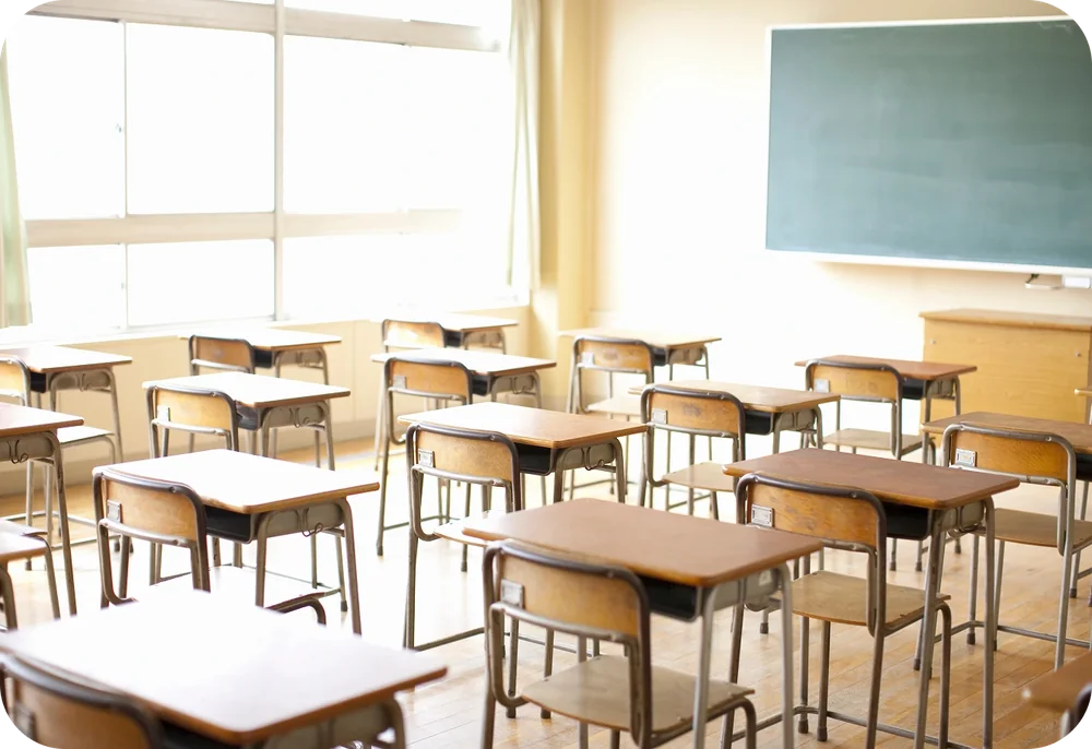 誰もいない教室のイメージ