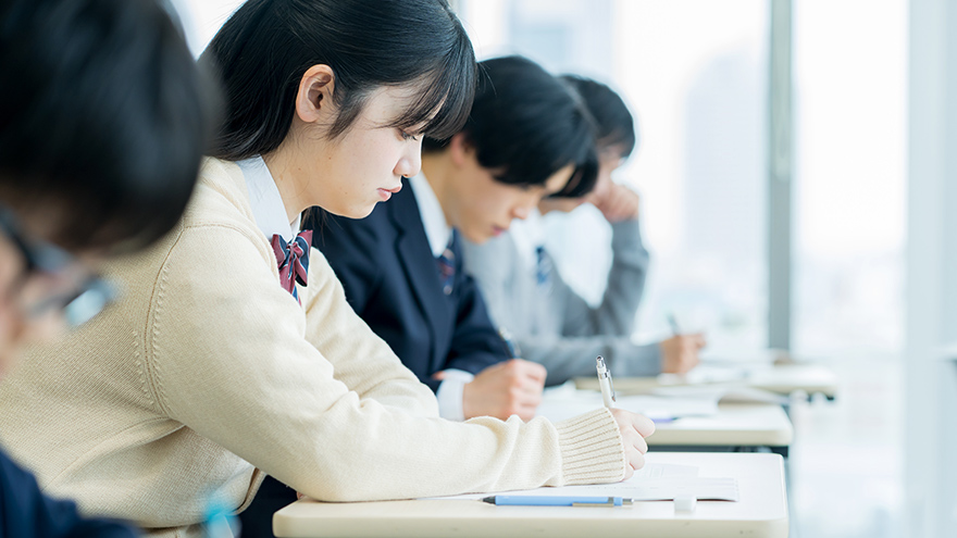 塾の冬期講習の費用は？学年別の平均と料金を抑えるコツを解説