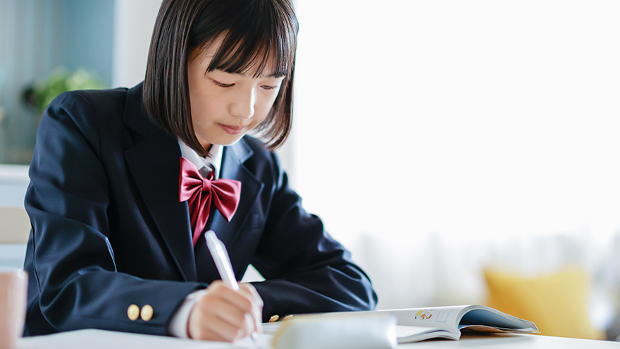 中学生の勉強時間の平均は？理想のスケジュールや質を高めるポイントを解説